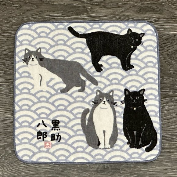 [LAST ONE] Kitten Cat Bee Gauze Japanese Handkerchief ❘ Hand Towel ❘ Face Towel - Picture 1 of 3
